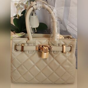 Badgley Mischka Small Quilted 2 Way Tote With Lock Amd Crossbody Strap! Beige